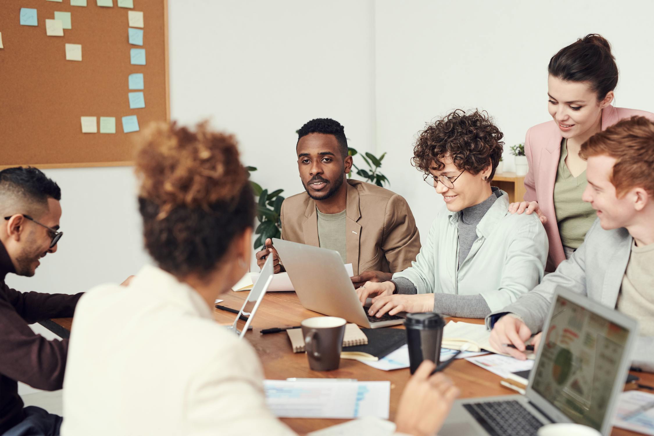 ¿Sabes la diferencia entre consultoría de negocios y de procesos? Te explicamos sus enfoques y objetivos para que sepas cuál necesita tu empresa.